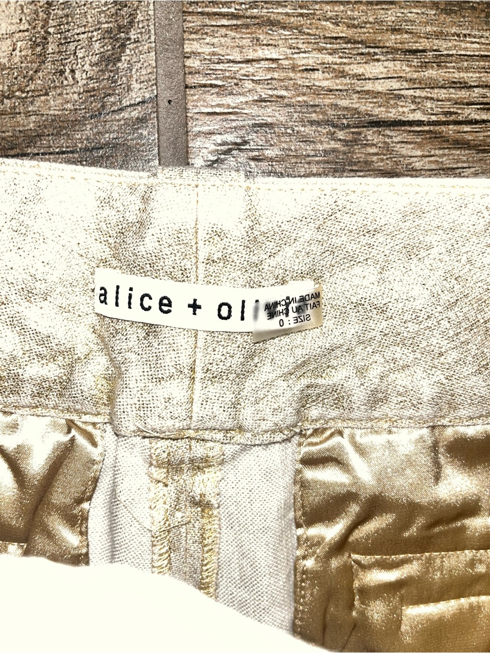 Alice + Olivia gold metallic cuffed linen blend shorts - Picture 4 of 5